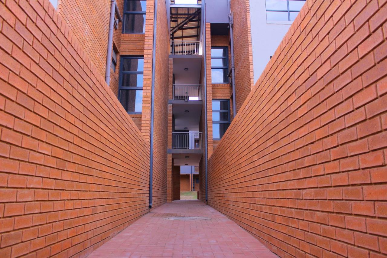 Airport Heights Apartment Боксбург Екстериор снимка