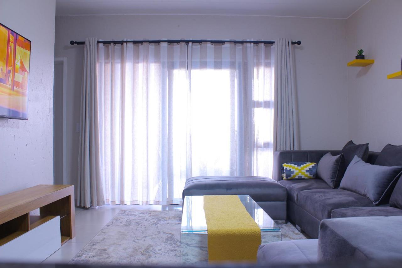 Airport Heights Apartment Боксбург Екстериор снимка