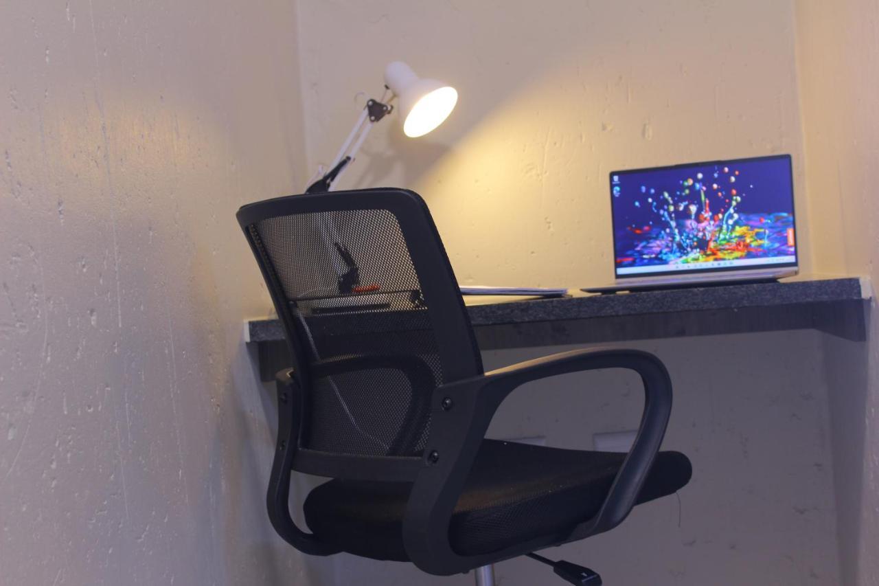 Airport Heights Apartment Боксбург Екстериор снимка