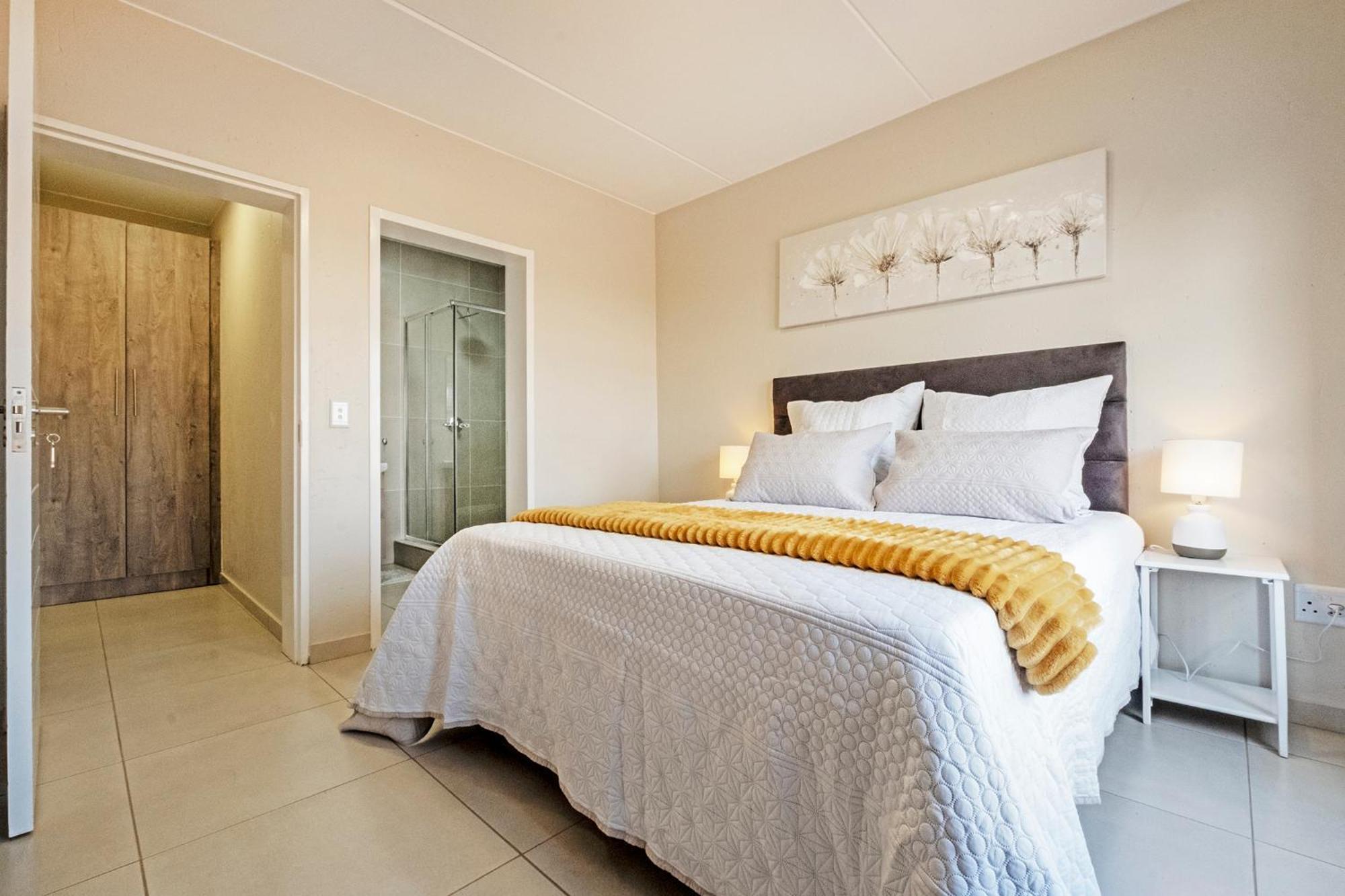 Airport Heights Apartment Боксбург Екстериор снимка